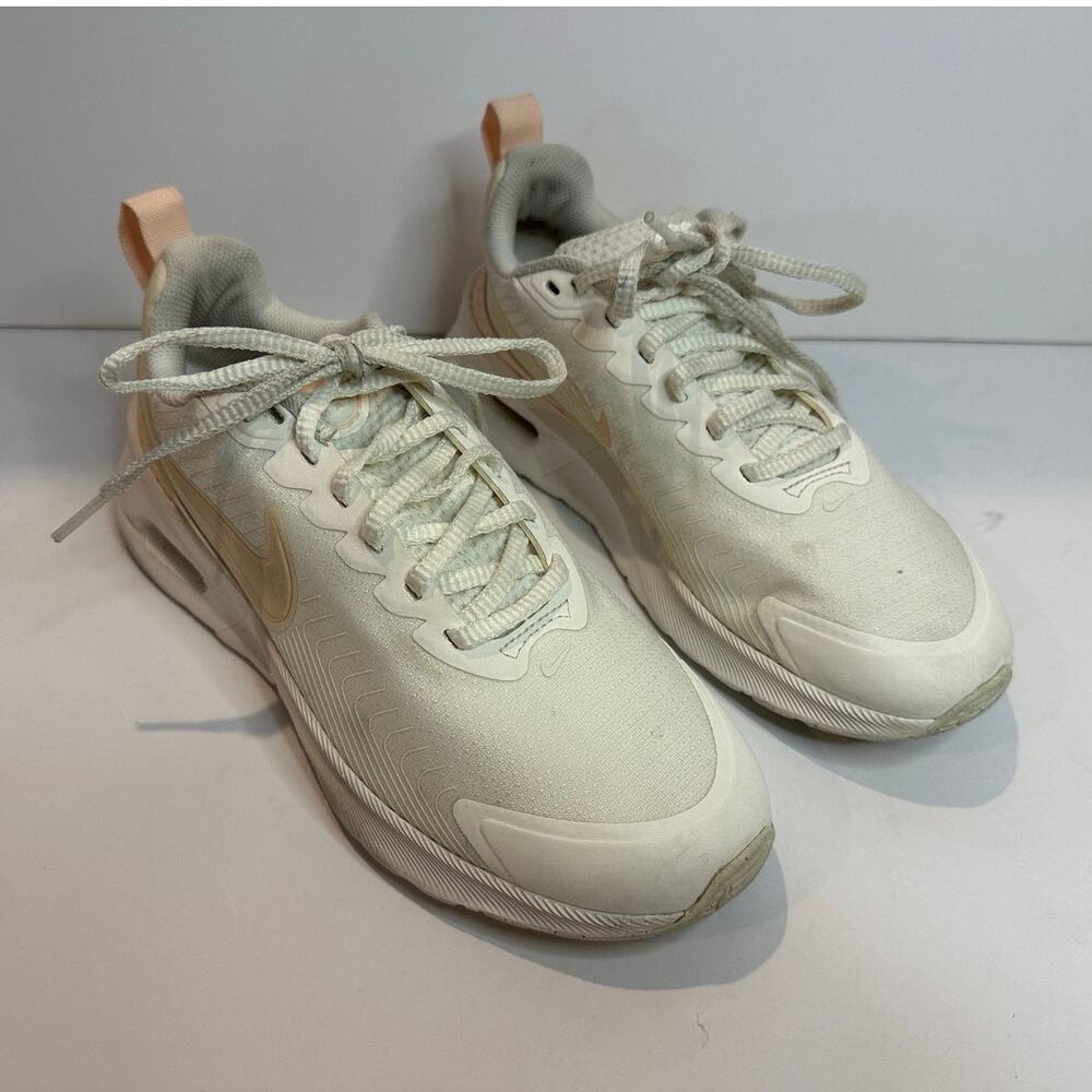 Nike Air Max Nuaxis Sneakers Women’s 7.5 White Pink Running Shoes Classic